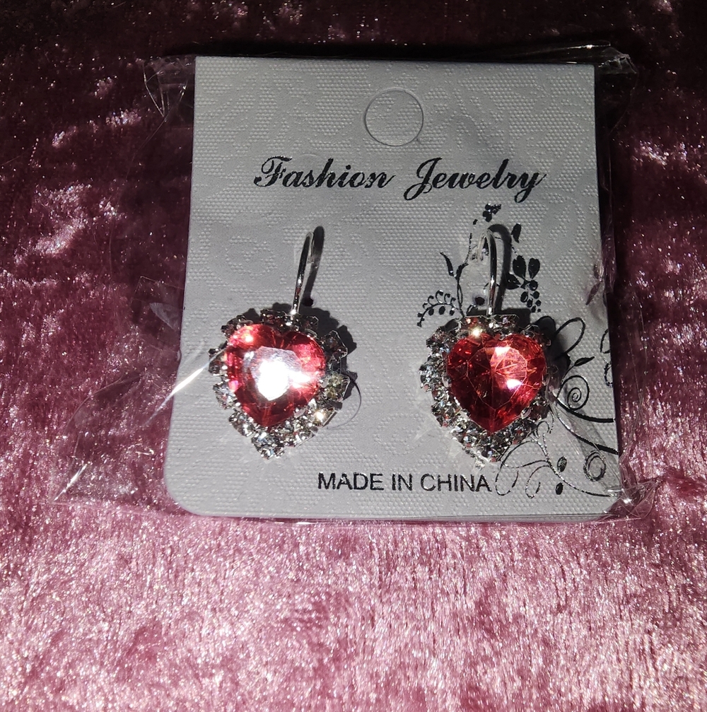 Fashion Jewelry Pink 🩷 Heart Crystal Earrings/NWT🩷✨️